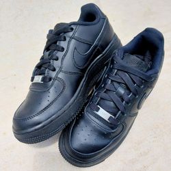 👟 Nike Air Force 1 Low Triple Black 4.5Y/W6