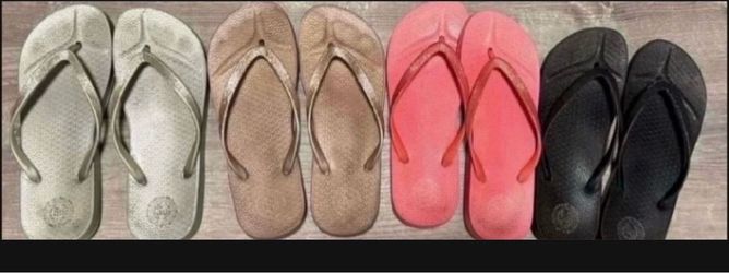 Womens flip flops lot size 8
