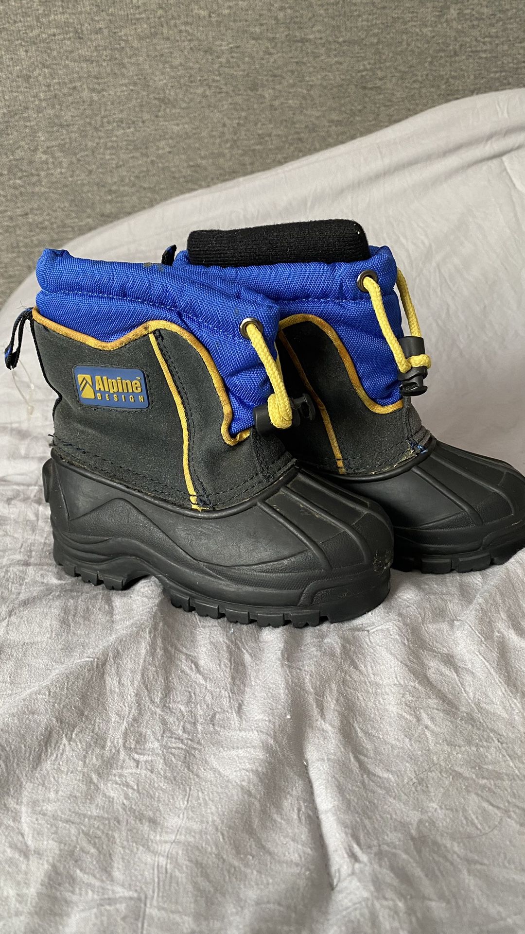 Kids Snow Boots( Toddler Size 7)