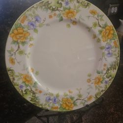 🌼 Mikasa Bone China “Hampshire” 10.5” Dinner Plate – Made in Japan