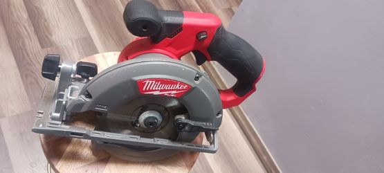 Milwaukee M12 5 3/8 Circular Saw