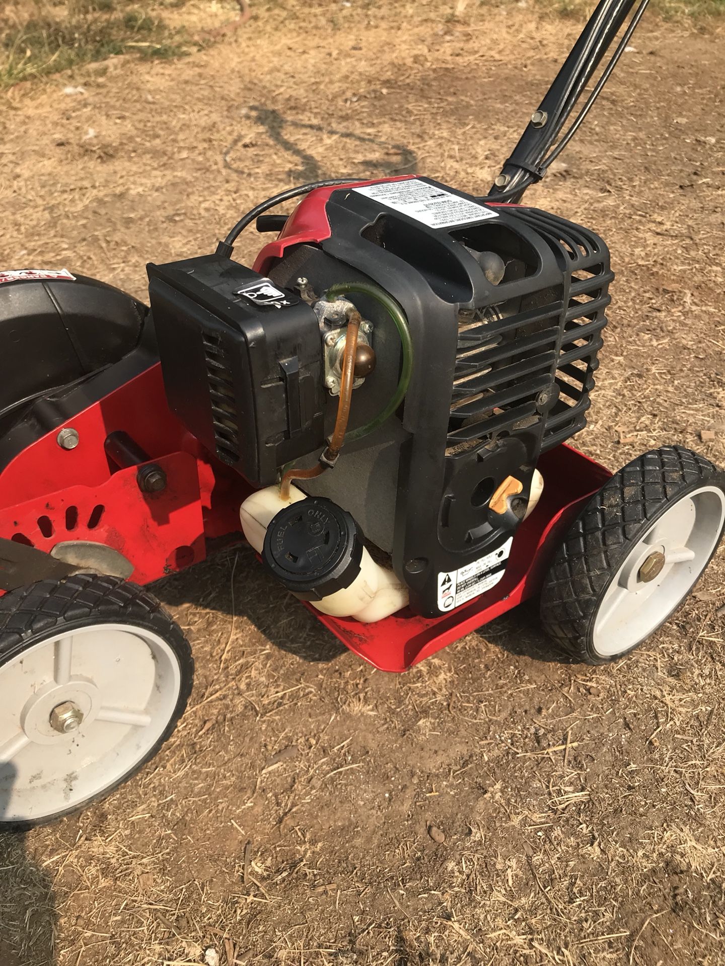 TroyBilt TB515 EC 29cc 4Cycle 9in Gas Lawn Edger for Sale in Vancouver, WA OfferUp