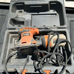 RIDGID Random Orbit Sander (Corded) With Case 