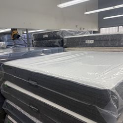 KING SIZE SIMMONS BEAUTYREST HYBRID (MEDIUM) MATTRESS & BOX SPRINGS BED SET