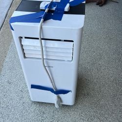 Pelonis Air Conditioner With Remote Control 