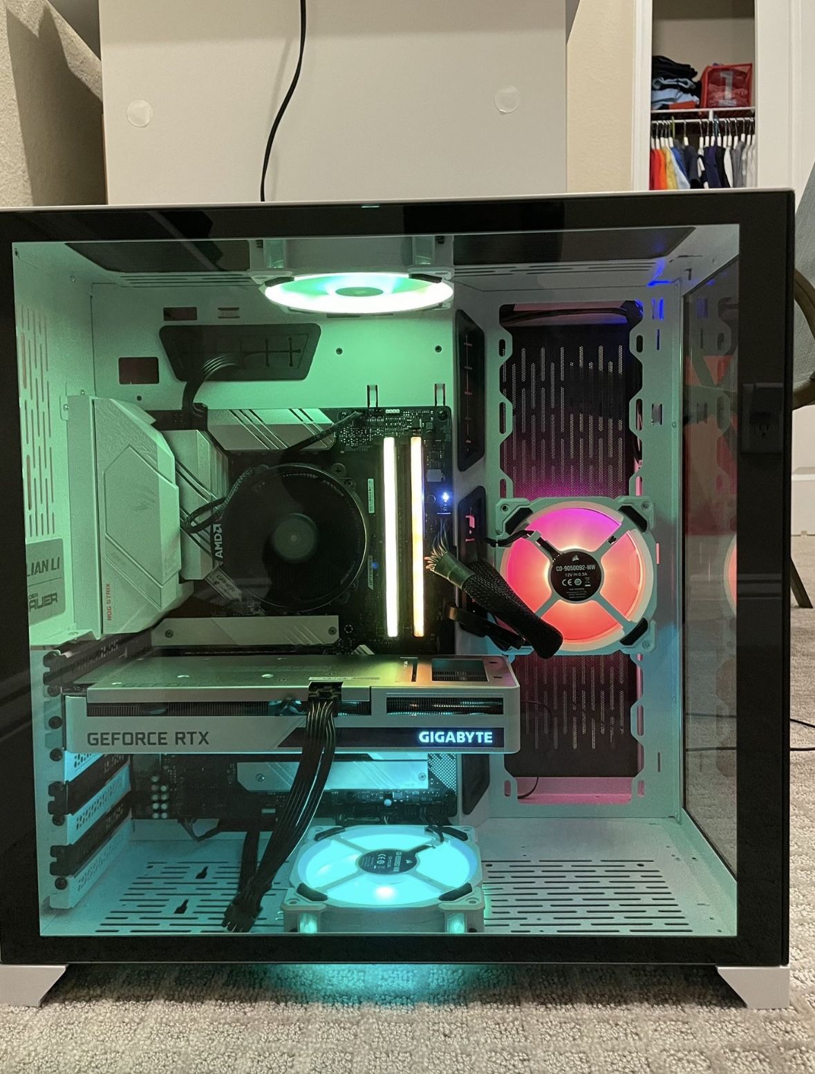 Custom Built Gaming Pc With Gaming Monitor