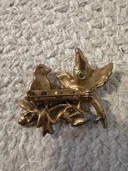 Vintage Love Birds Brooch Gold Tone Bird Pin Romantic Retro Costume Jewelry *missing one eye stone