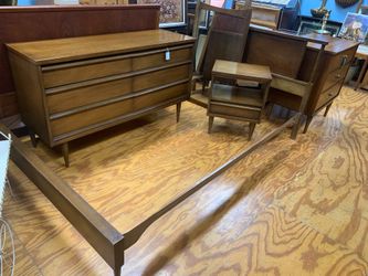 Mid Century Modern 4 Piece Bedroom Set