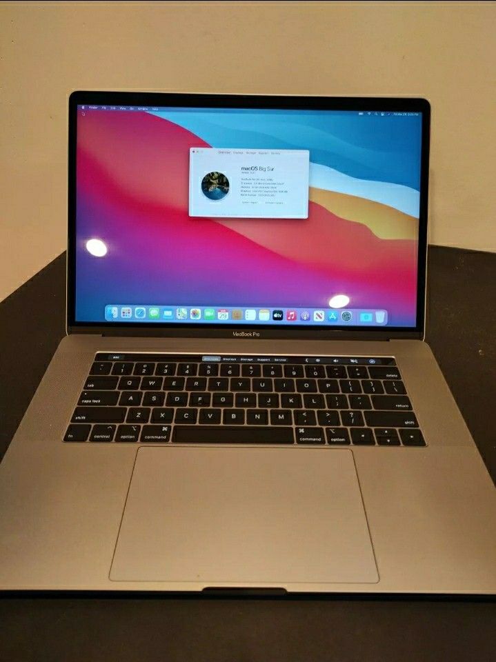 Macbook Pro 15" 2018 A1990 MR972LL/A 6 Core i7 2.6 Ghz 16GB 512GB