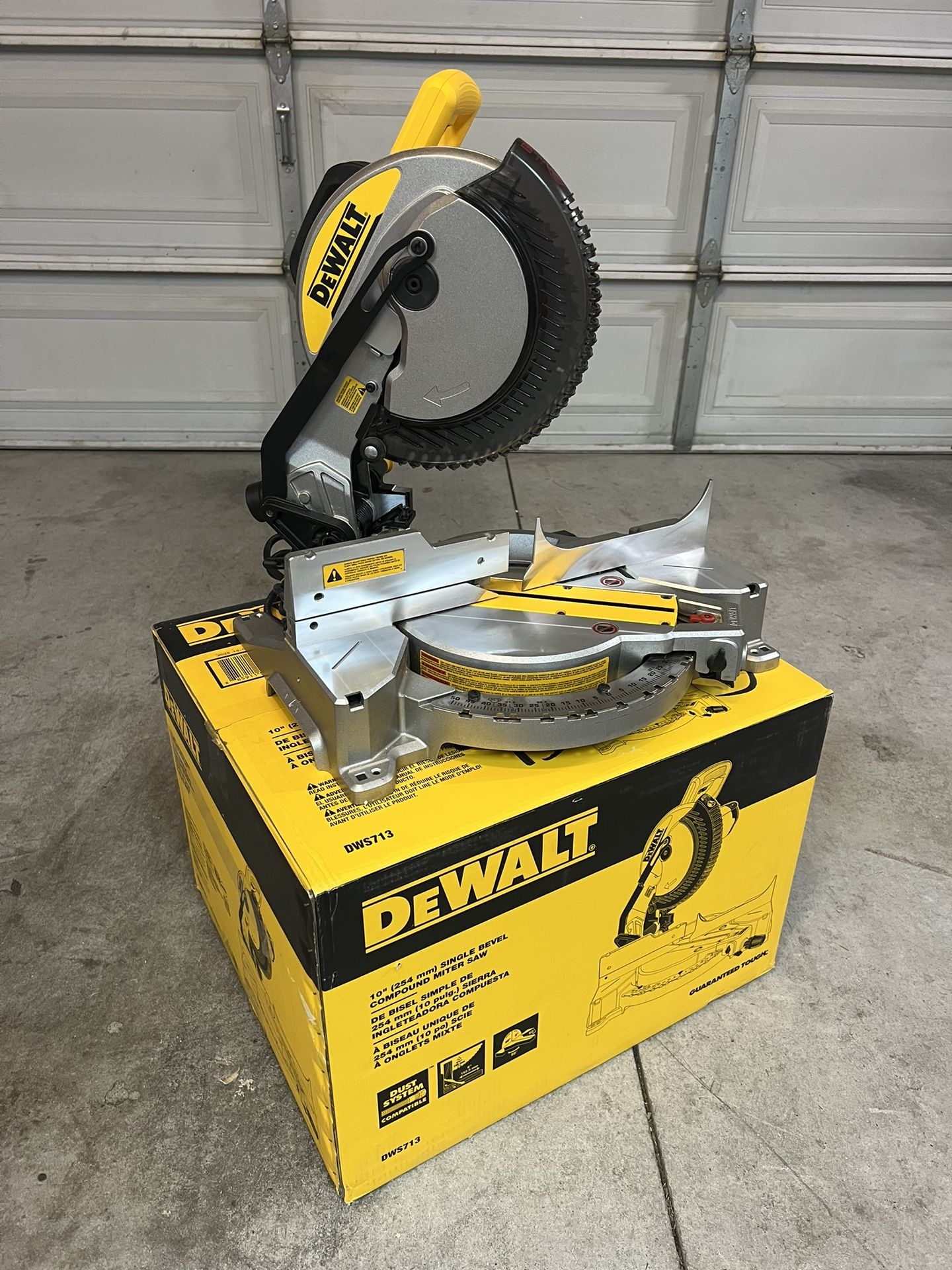 DEWALT 15 Amp Corded 10 in. Compound Single Bevel Miter Saw