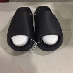 Yeezy Slide Onyx Size 10