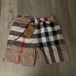 BURBERRY SHORTS! SIZE LARGE! ONLY 55$ 