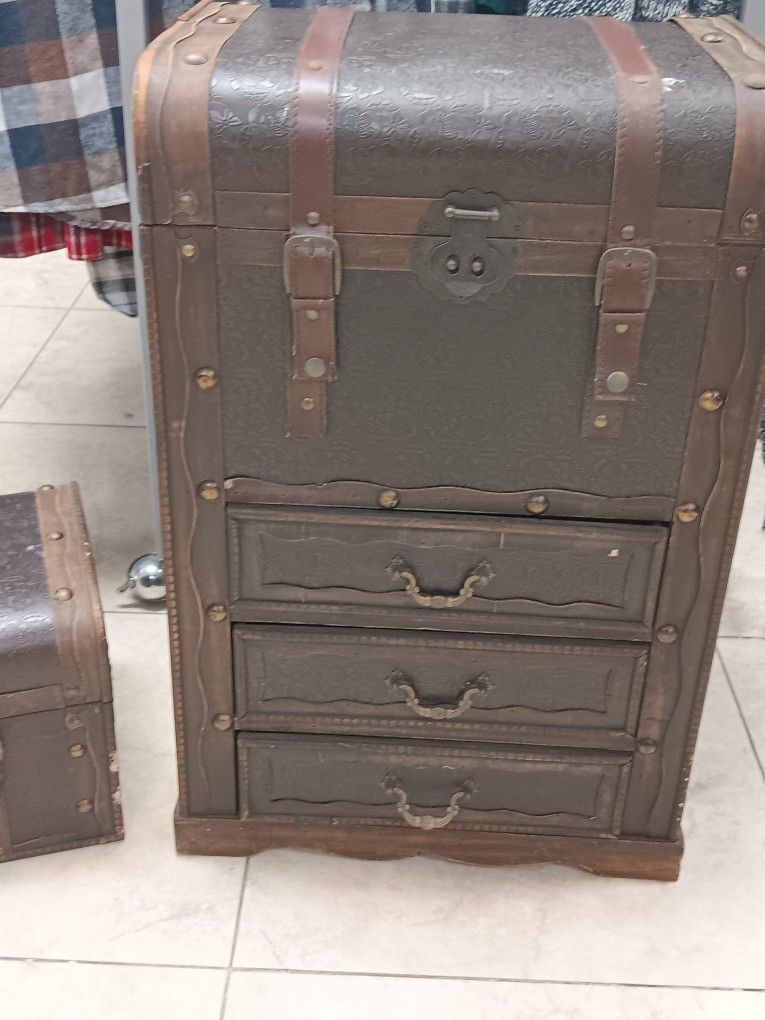 Nice Antique Wood Trunk Dresser