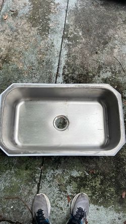 Undermount sink.