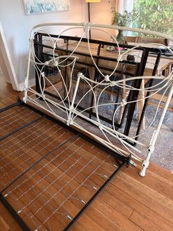 Pottery Barn White Iron Daybed with Trundle