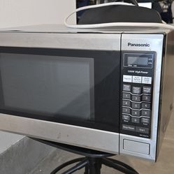 Panasonic 1200W microwave