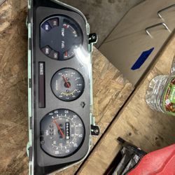 79 80 Toyota Pickup Sr5 Cluster With Tachometer