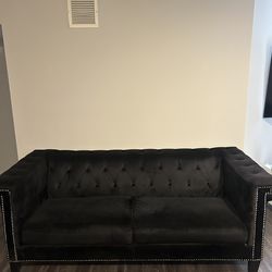 Beautifull Black Couch For Sale 84” X 33”