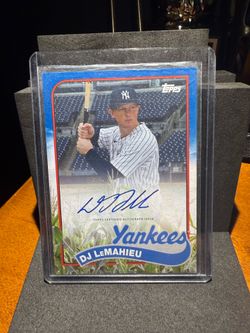 Topps 2020 Archives Corn Field SP Autographs D.J. LeMahieu Auto 89CFA-DJ
