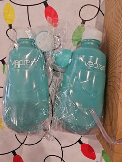 Long neck watering squeeze bottle / Nurturing the plants