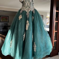 Quinceañera Dress w/ Hoopskirt And Tiara