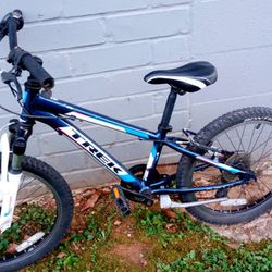 Trek Blue Mountain Bike Boys 60.00