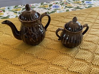 Small tea pot with sugar bowl