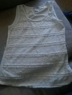Nice top never worn!