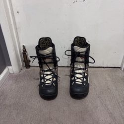 Women’s Snowboard Boots - Size 10