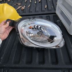 Fiat 500L Headlight Assembly 
