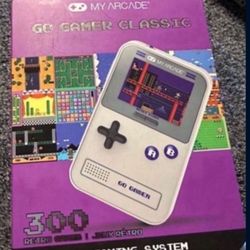 My Arcade Go Gamer Classic Portable Electronic Game Console New 300 retro games
