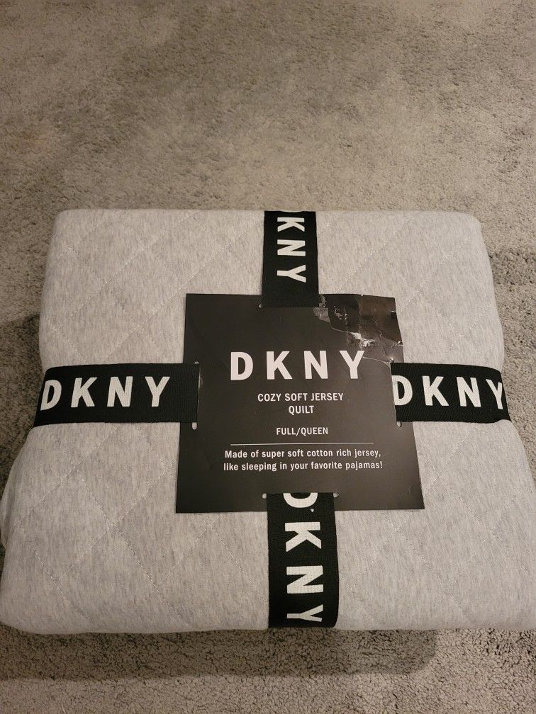 DKNY Comforter Queen BRAND NEW