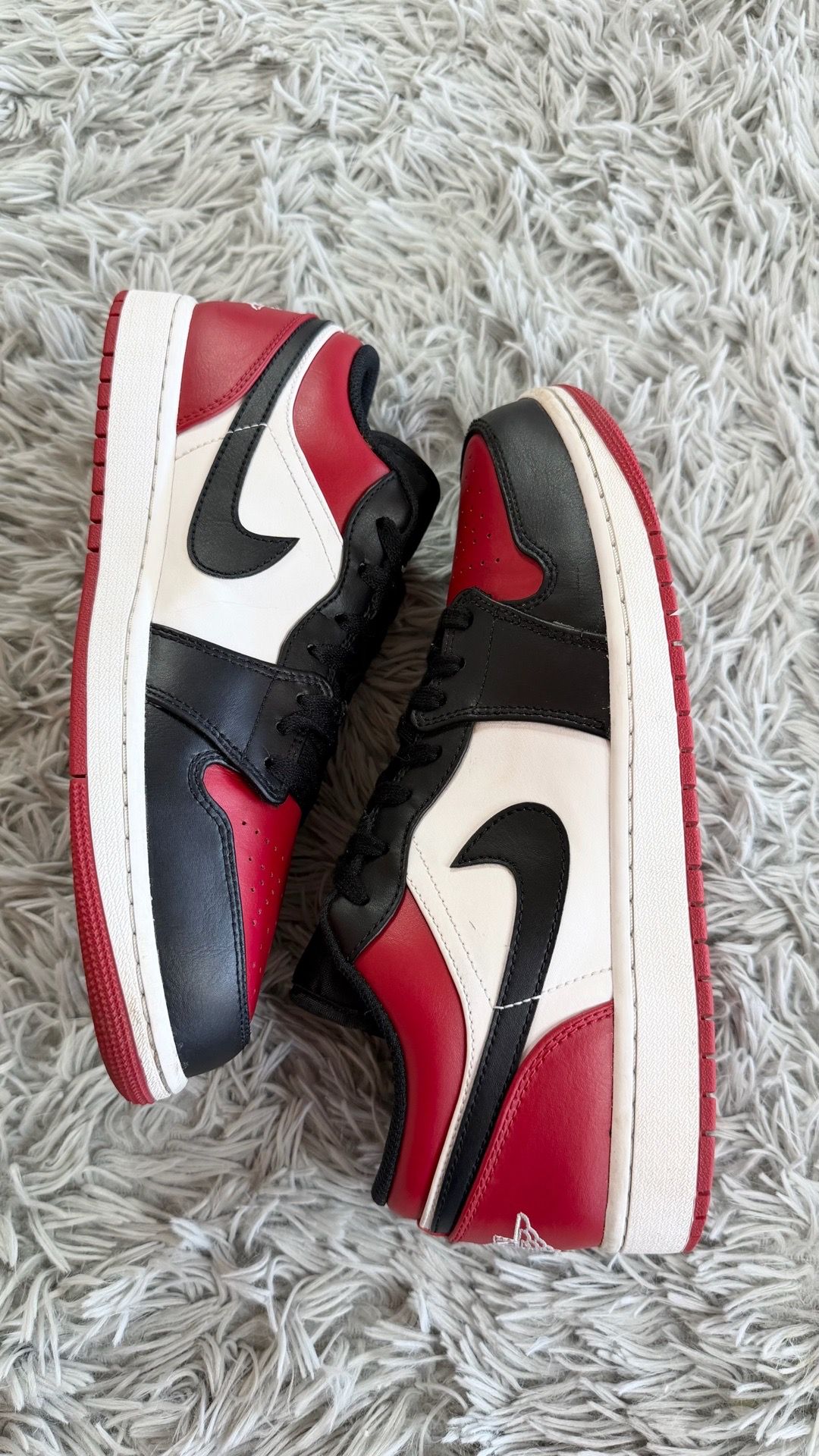 Size 10 Men’s Jordan Air Jordan 1 Low Bred Toe 2021 553558-612.