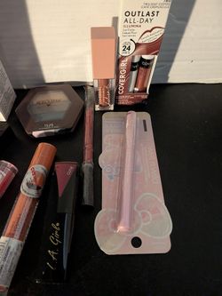 Assorted cosmetics There are ten in total.