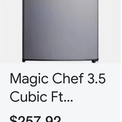LIKE NEW Magic Chef  18.5 inch Width 3.5 Cu. ft. Compact Refrigerator with  Sing