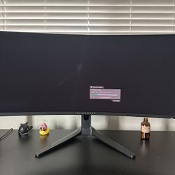 Alienware QD-OLED Gaming Monitor 34 Curved w/ Like New Gaming Chair 