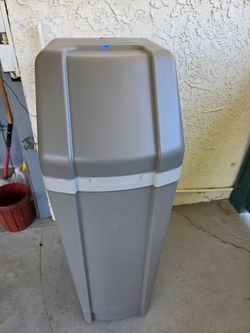 Water Softener 42000 grains by Rheem new in the box