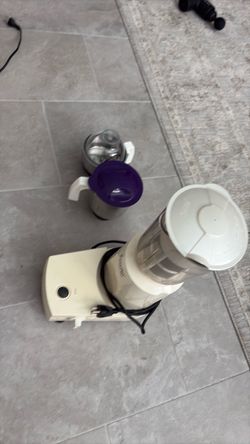 White Electric Blender with Extra Grinding Jar