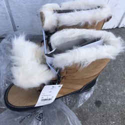 SNOW BOOTS SIZE 9 WOMEN
