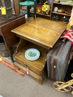 Pair of Vintage Ethan Allen Nightstands