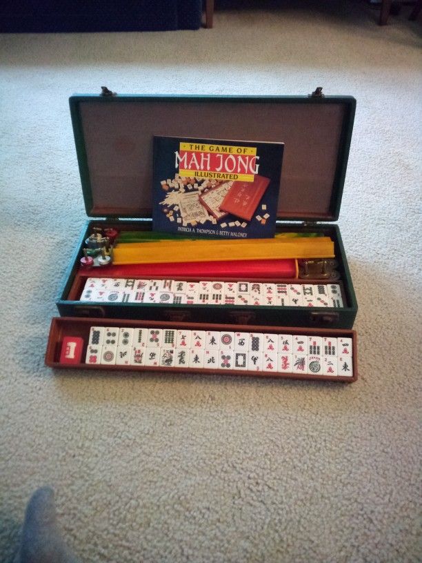 Vintage Mah Jong Game Set
