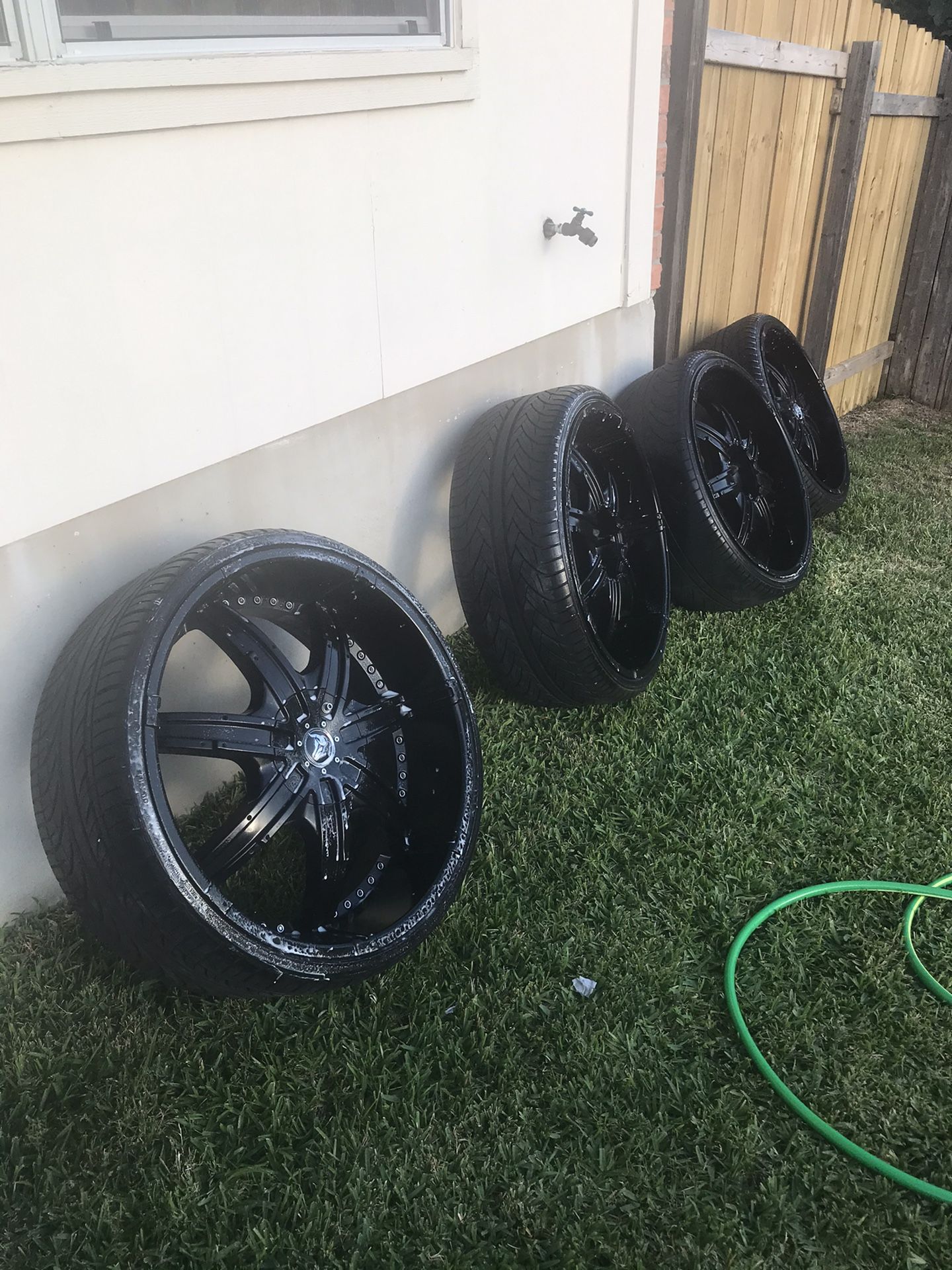 24 inch tires and rims 5 lug for Sale in Killeen, TX OfferUp