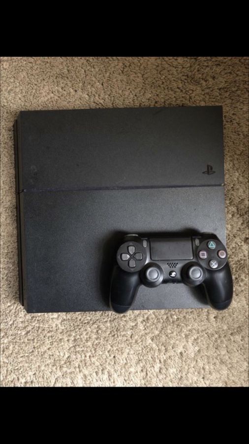 PS4 IN EXCELLENT CONDITION!!!! PLUS GAMES