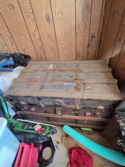 Steamer trunk