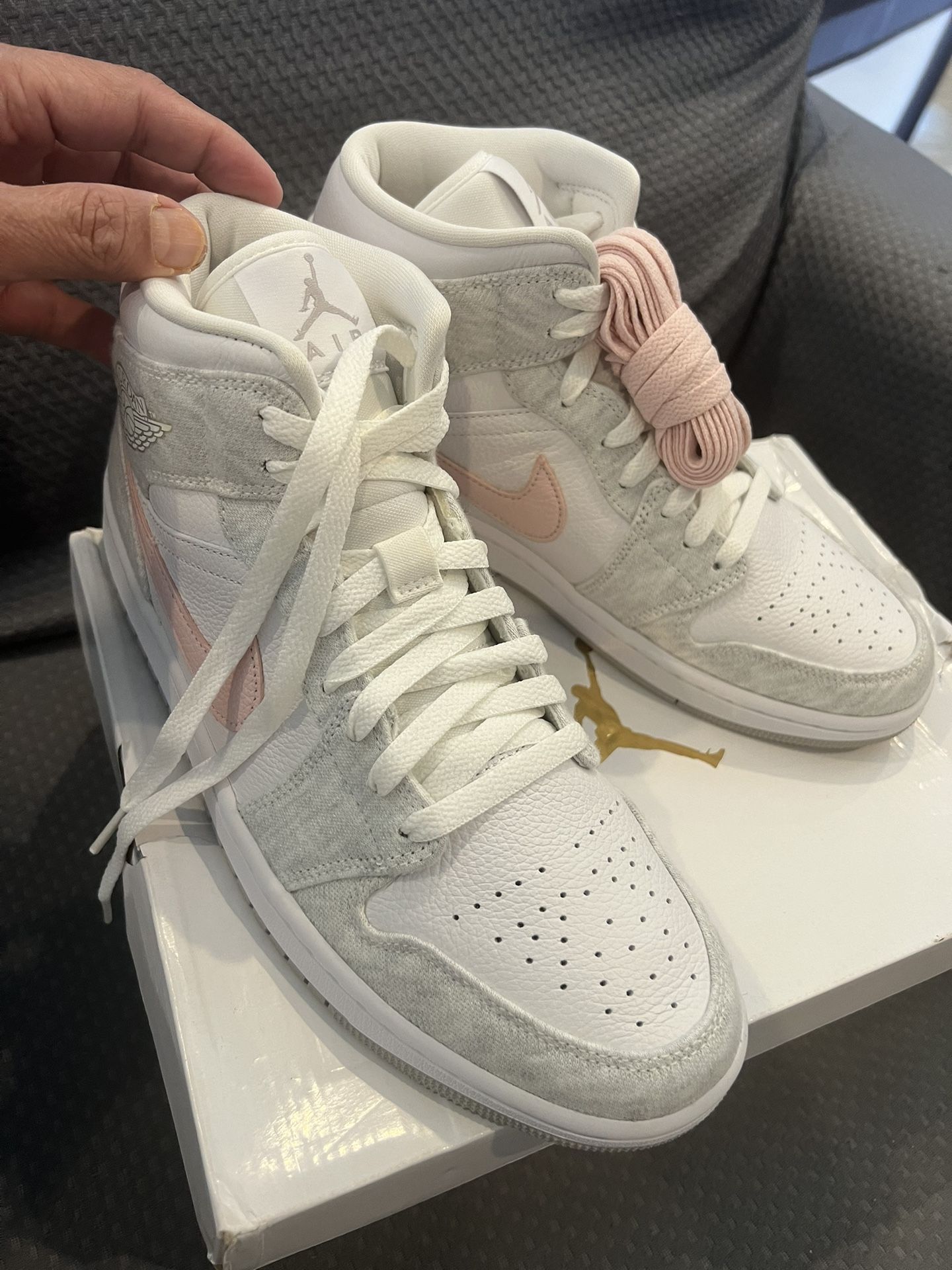 New in Box Women Air Jordan 1 Mid SE