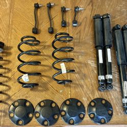 2019 OEM Jeep Wrangler Springs/ Absorbers/ Rear Lower Control Arms. 