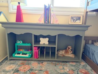 Girls bookshelf