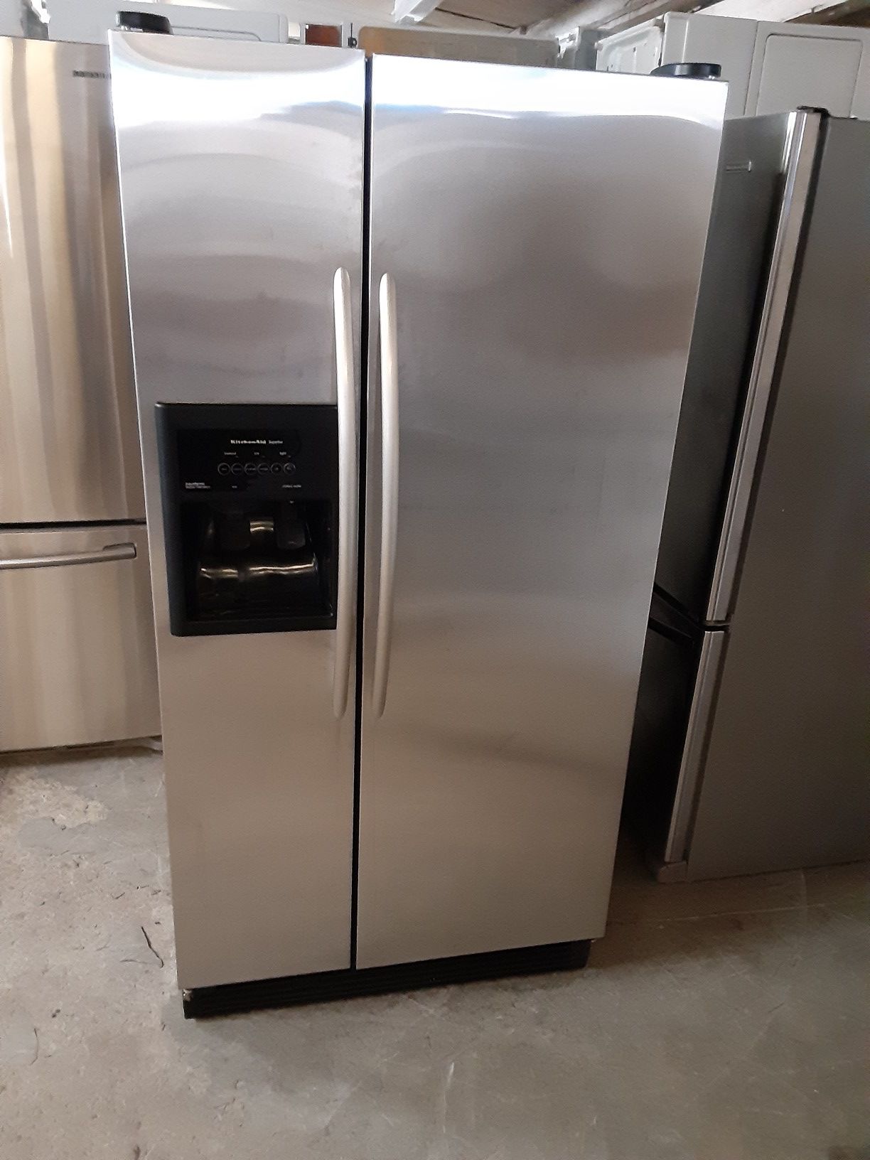 Refrigerator kitchen Aid good condition 3 months warranty
