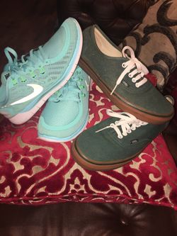 TENNIS SHOES