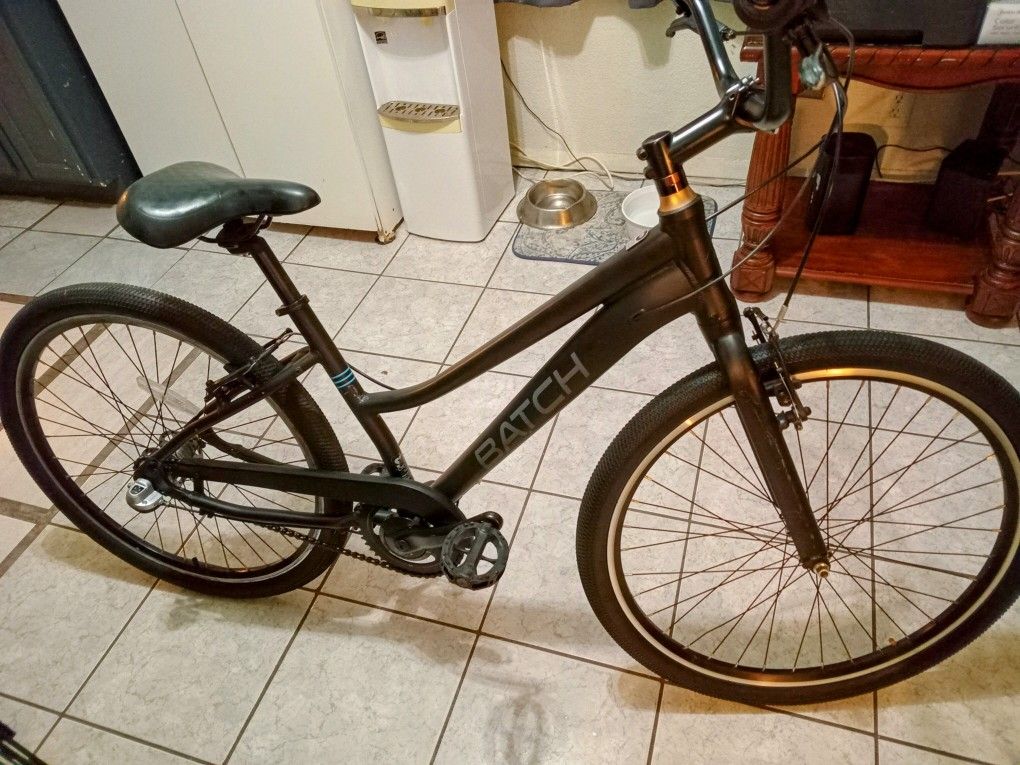 Woman's Cruiser Bicycle